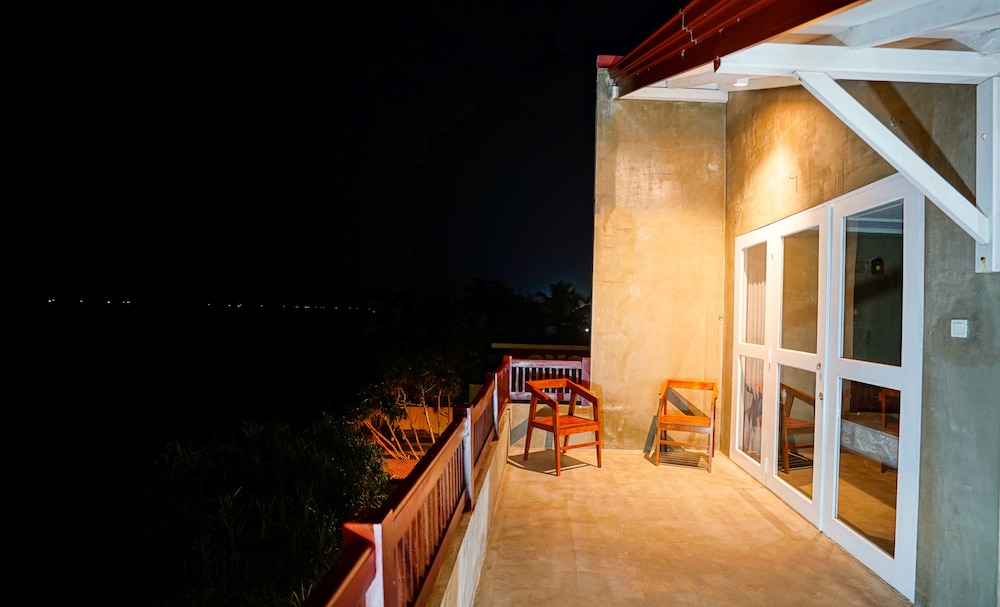 Deluxe Double or Twin Room, 1 King Bed, Non Smoking, Ocean View photo 3
