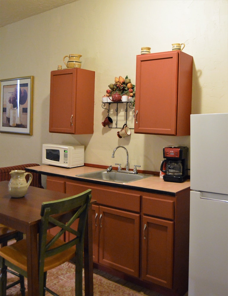 Room, 2 Queen Beds, Kitchenette photo 1
