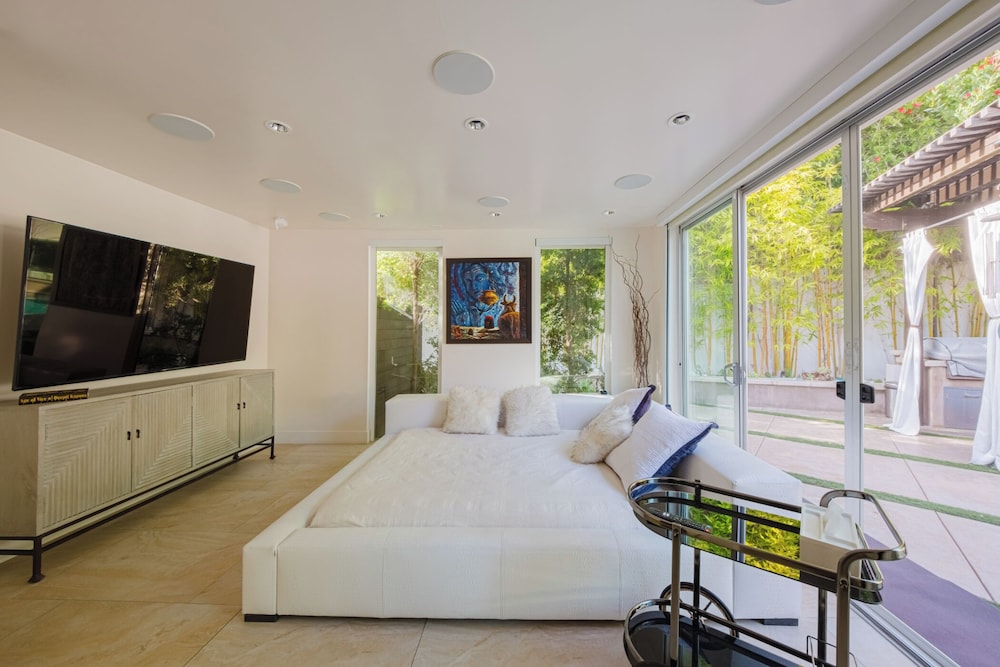 Luxury House, Multiple Beds, Pool Access, Mountain View (Zen Estate) photo 2
