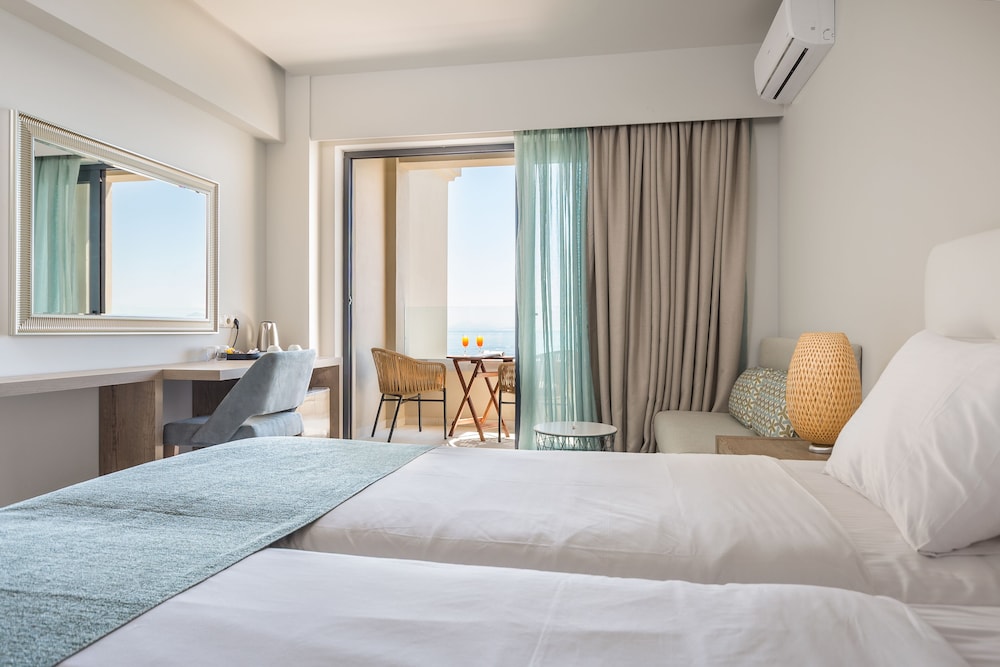 Standard Double or Twin Room, Sea View photo 3