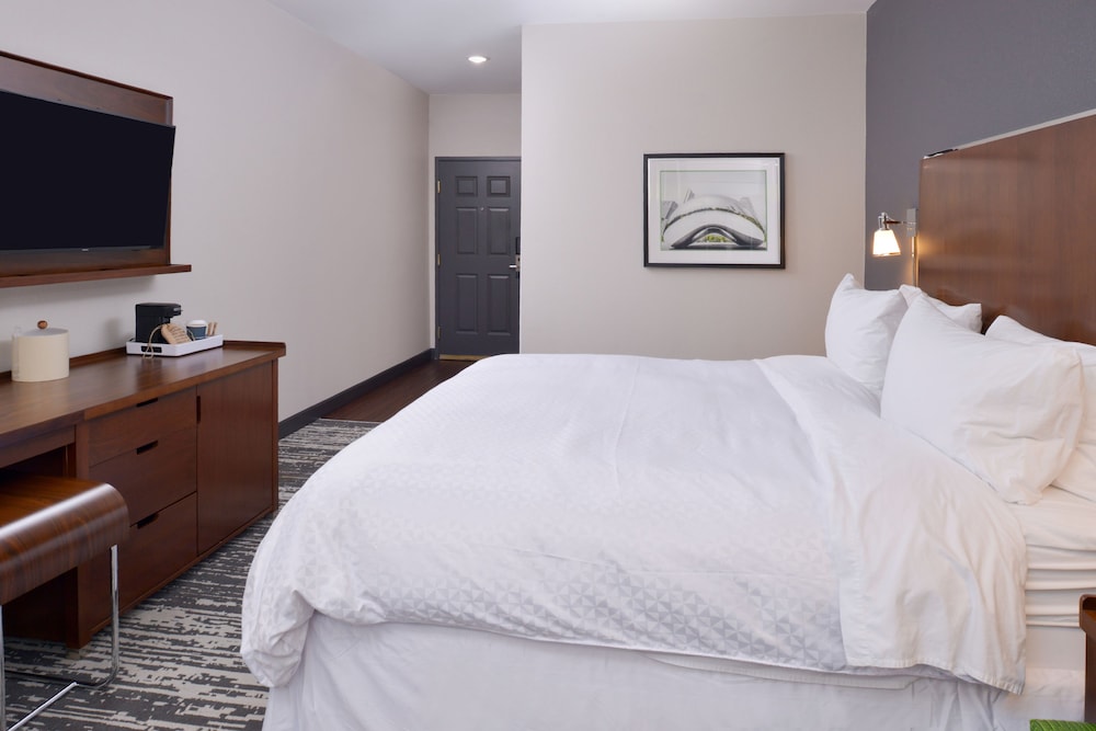 Traditional Room, 1 King Bed - Photo 2