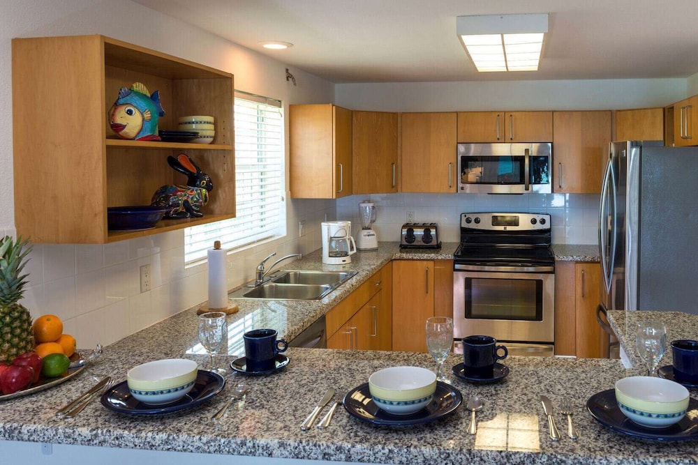 Beachfront 2 Bedroom Condo - Photo 2