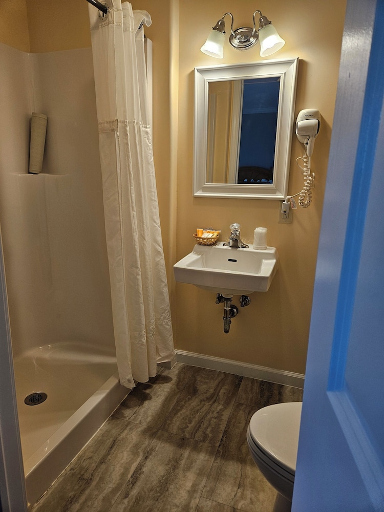 2 Double Beds, Second Floor (No Elevator) photo 2