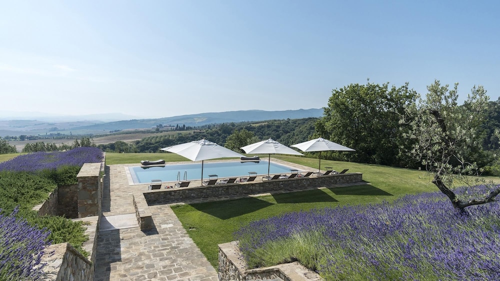 Villa photo 1