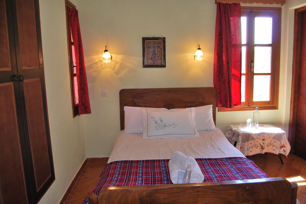 Basic Double Room, 1 Double Bed, Non Smoking photo 2
