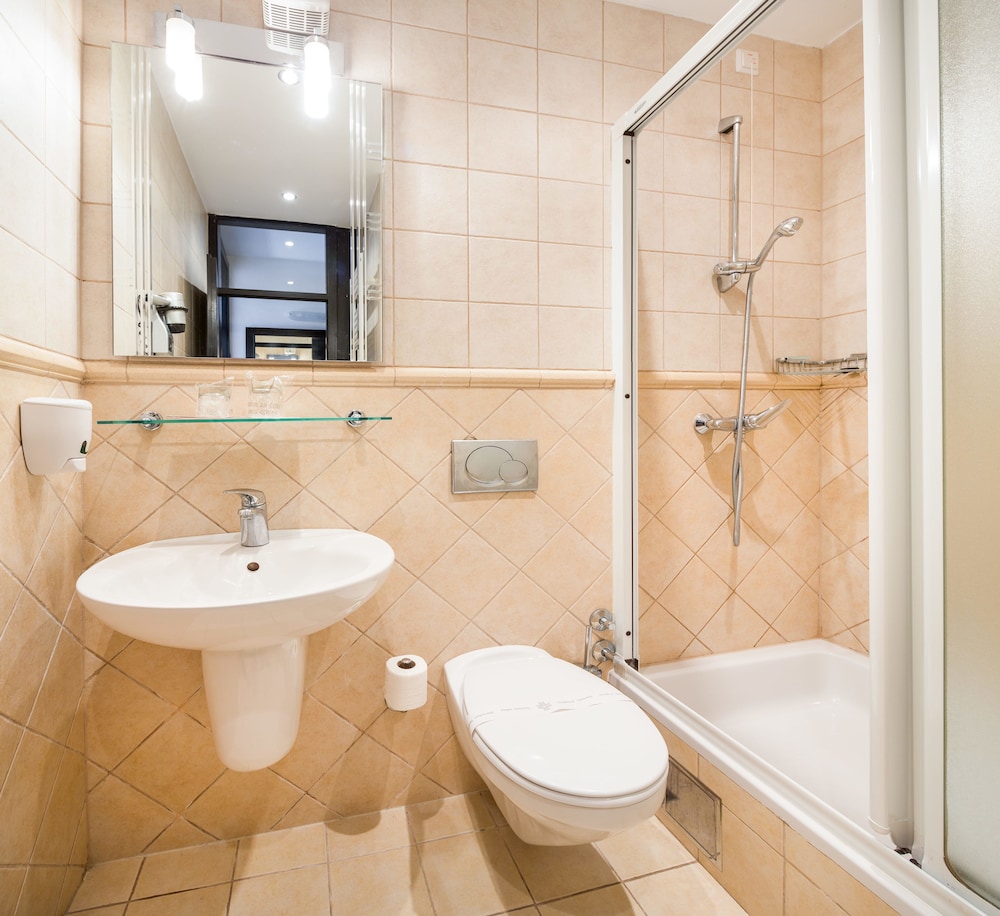 Standard Double or Twin Room with Seaside View and Balcony photo 3