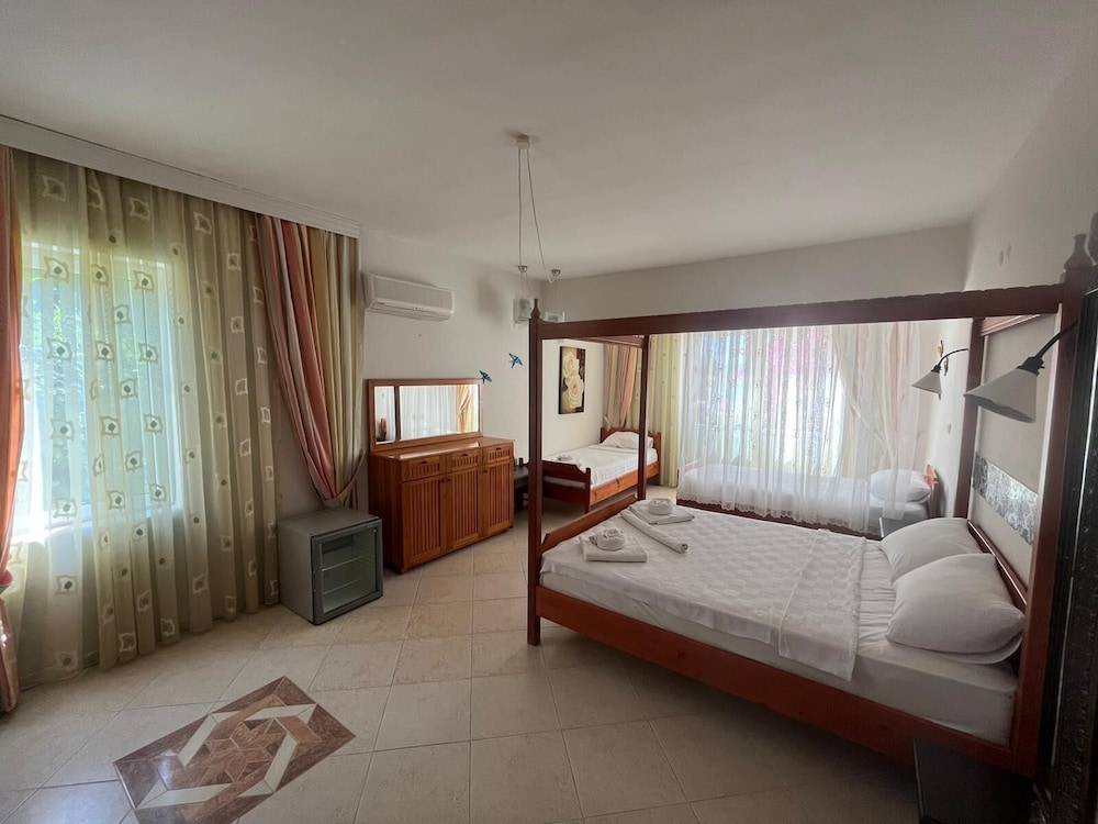 Standard Quadruple Room, Multiple Beds photo 1
