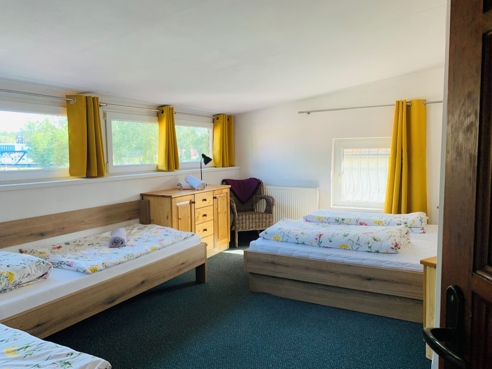 Studio Suite, 2 Bedrooms, Garden View photo 2