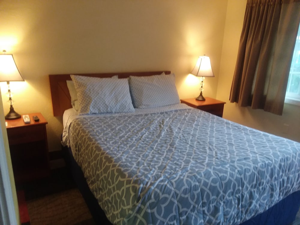 Single Room, 1 Queen Bed, Non Smoking photo 1