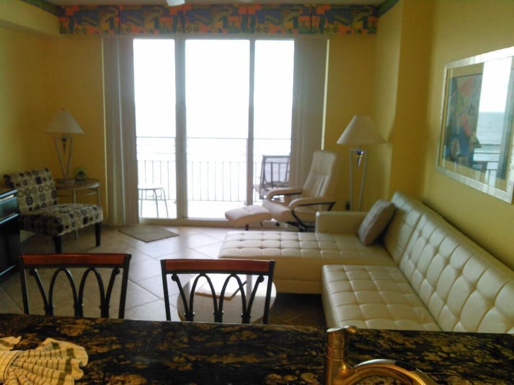 Condo, 1 Bedroom, Balcony, Oceanfront (603i)