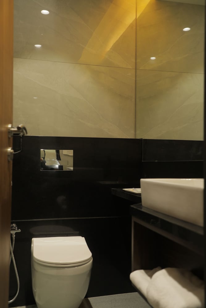 Executive Room - Photo 8