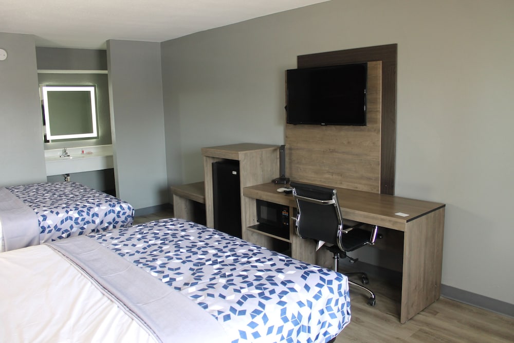 Standard Room, 2 Queen Beds, Non Smoking - Photo 8