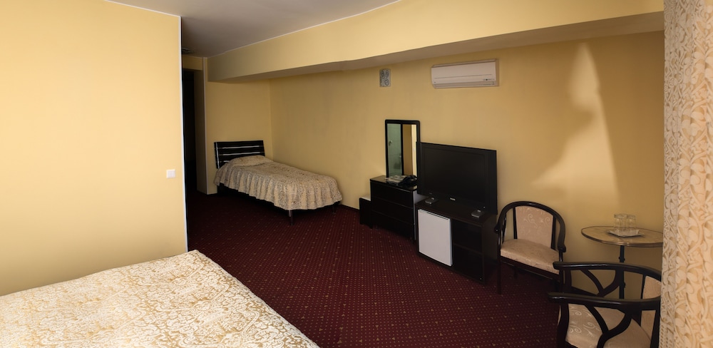 Deluxe Triple Room (Standard) photo 3