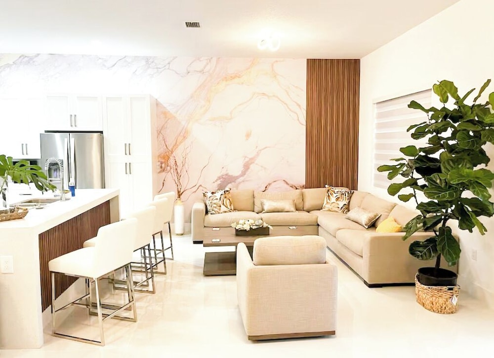 House, 4 Bedrooms, Pets Allowed photo 1