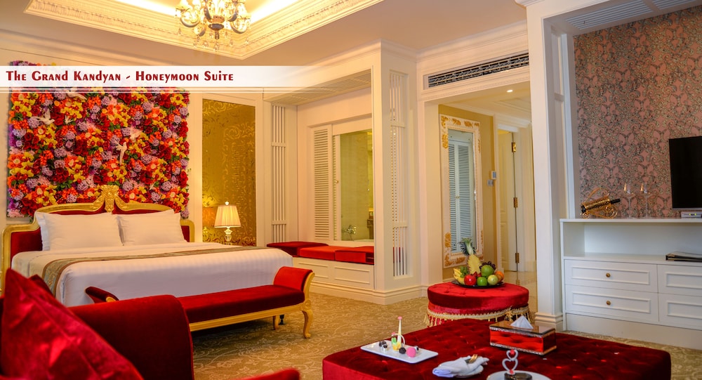 Honeymoon Suite