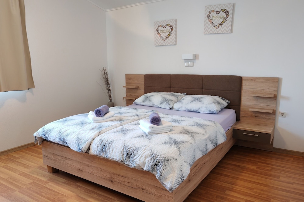 Family Apartment, Multiple Bedrooms, Sea Facing (Sunset By The Sea)
