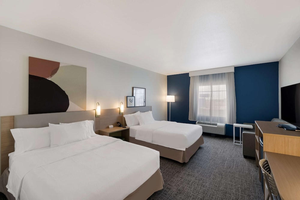 Room, 2 Queen Beds, Accessible, Bathtub photo 1