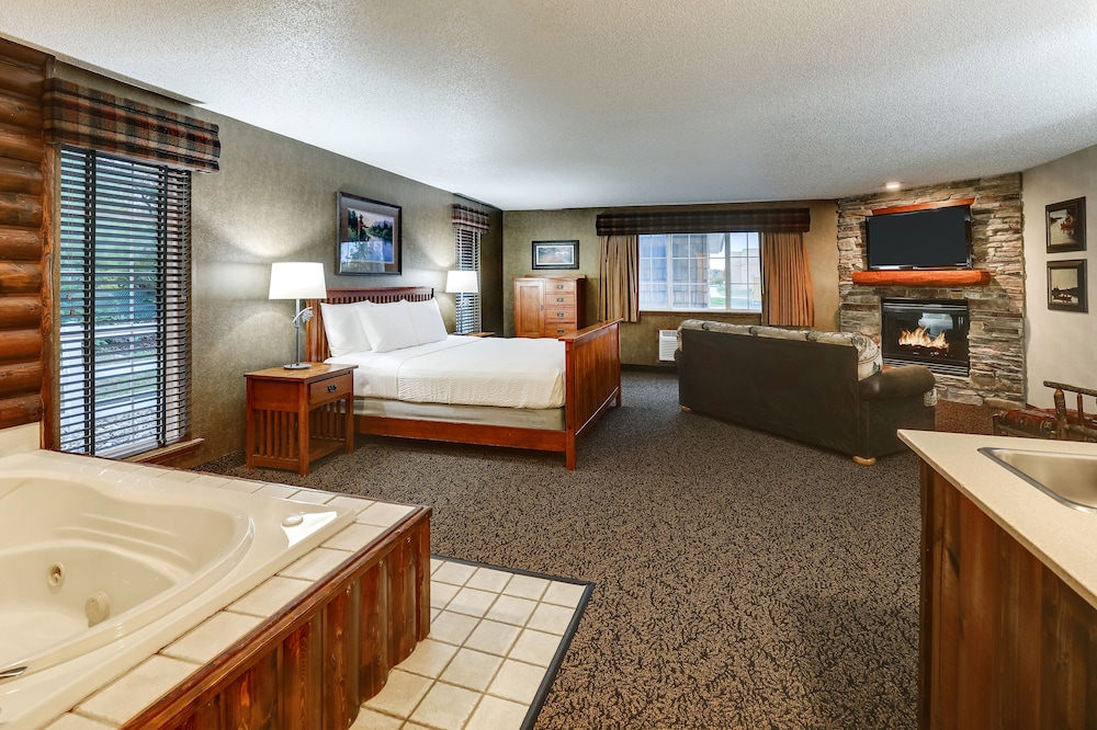 Theme Suite with Whirlpool - Photo 1