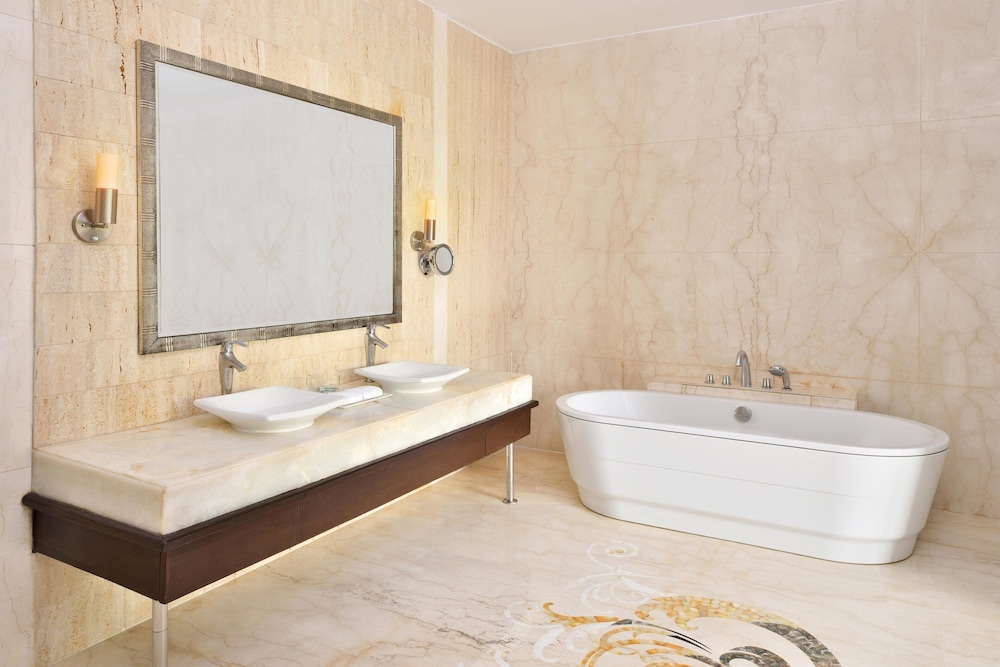 Suite, 1 King Bed
