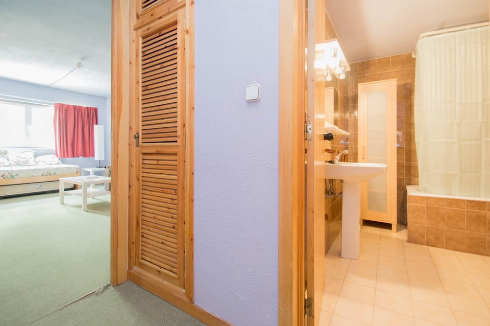 Estudio Estándar, Cocina, Lado de la pendiente (Zona Baja Edificio Montblanc)