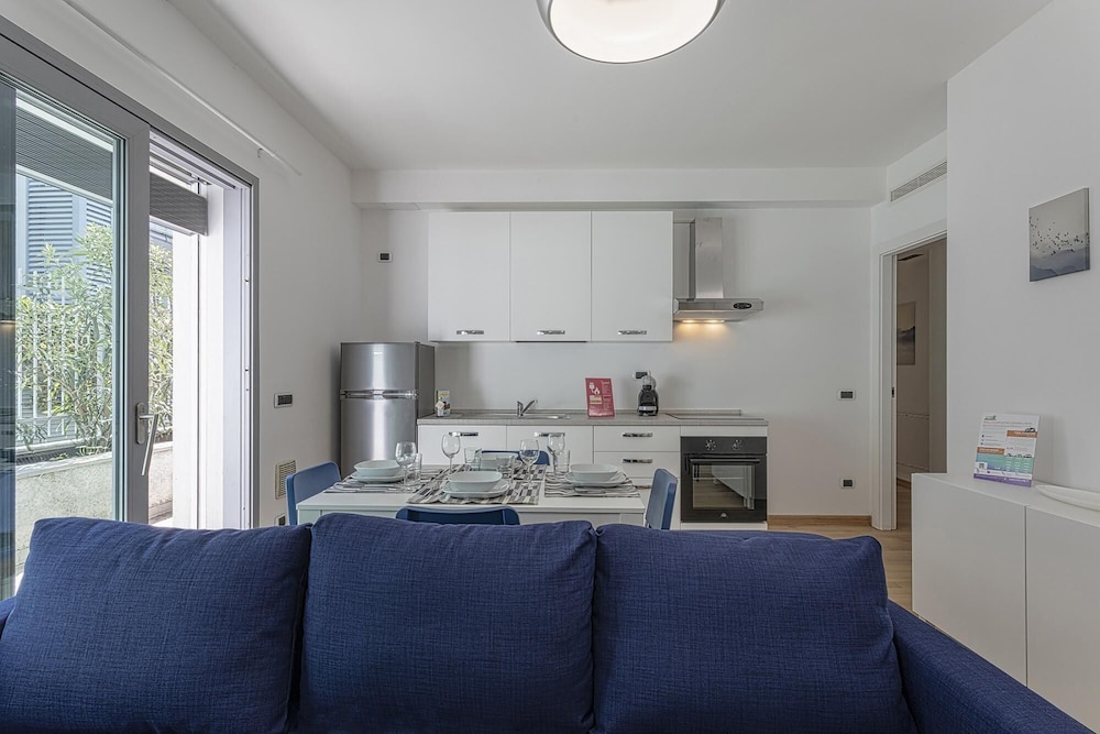 Apartment photo 2