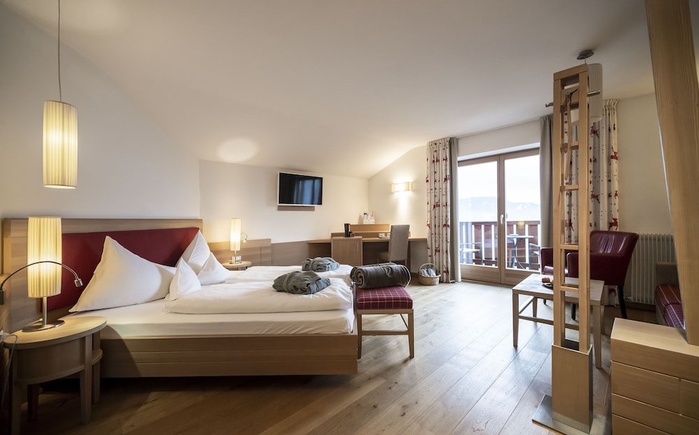 Junior Studio Suite, 1 Queen Bed With Sofa Bed, Balcony, Valley View photo 3