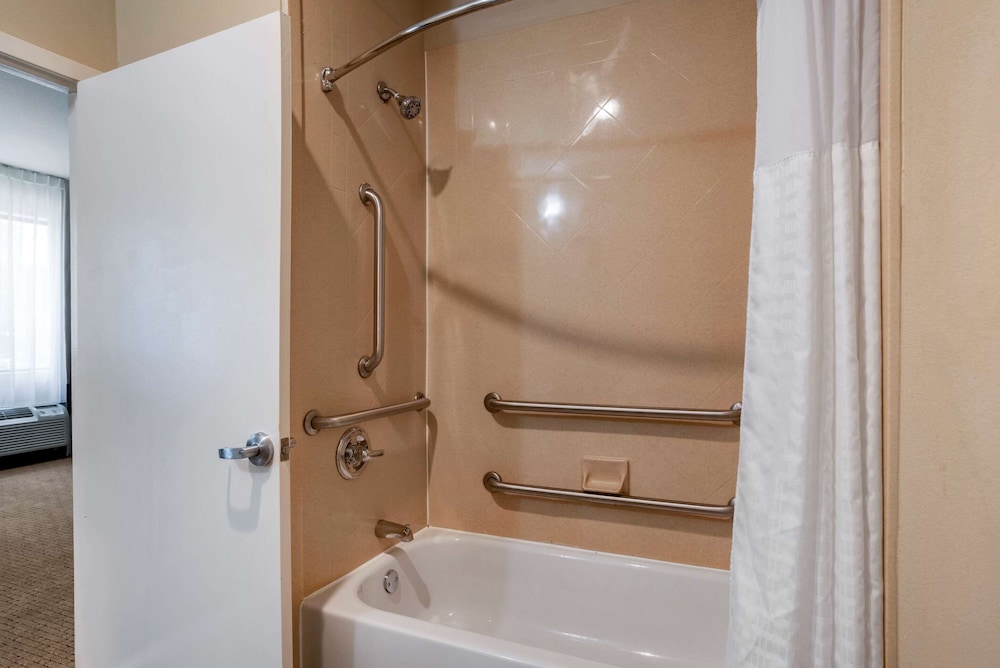 Suite, 1 King Bed, Non Smoking - Photo 5
