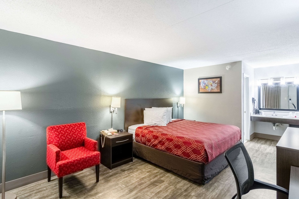 Standard Room, 1 King Bed, Smoking photo 2