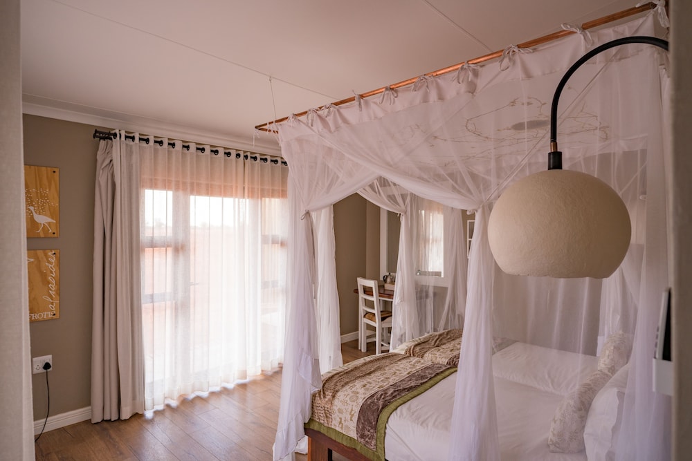 Standard Twin Room - Photo 15