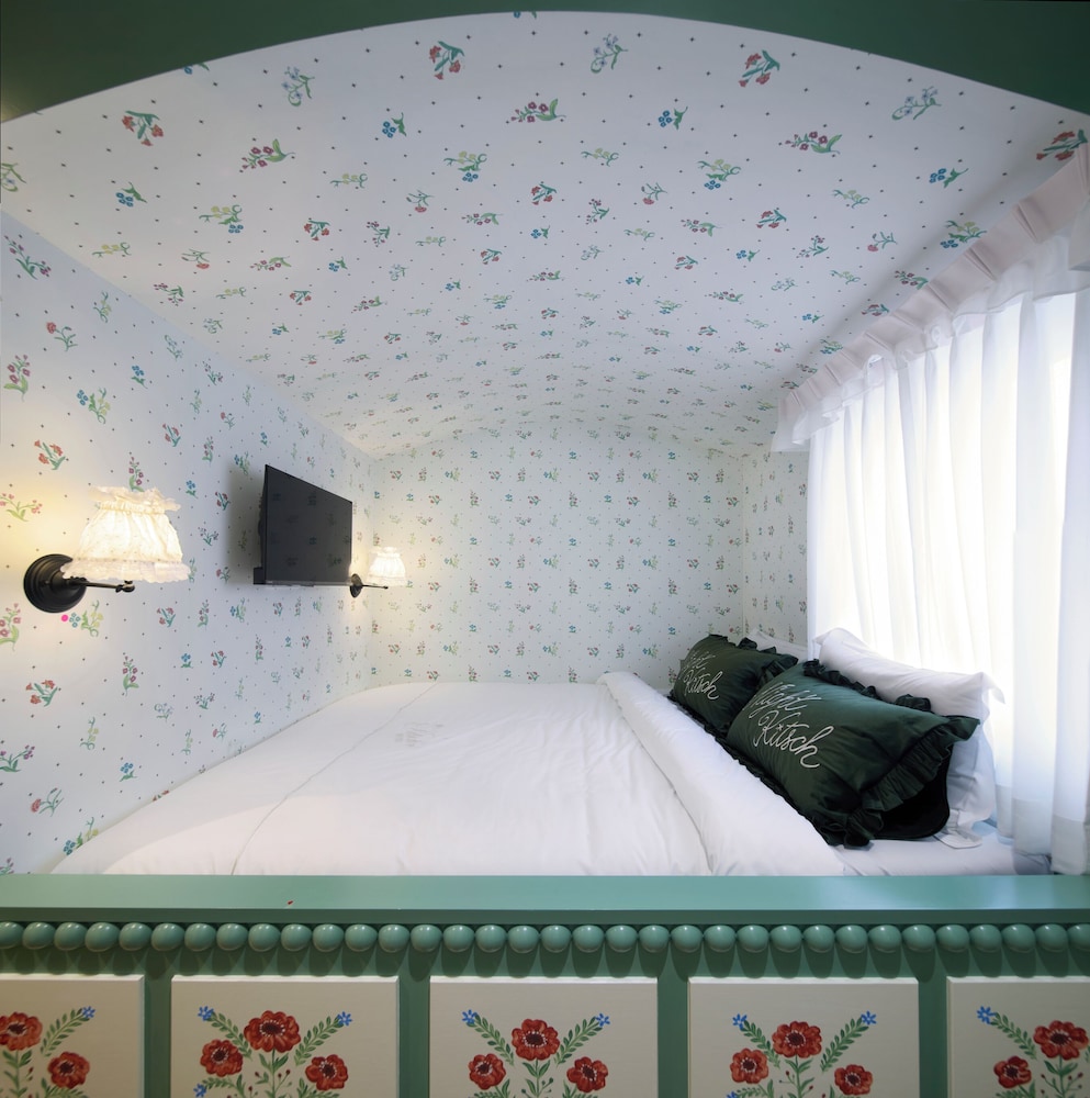 Room, 1 King Bed photo 2
