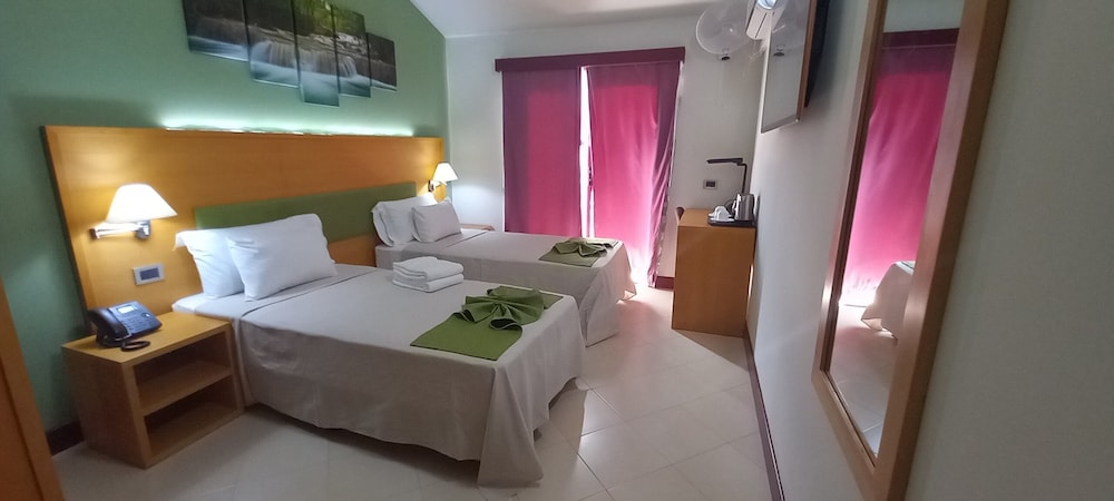 Standard Twin Room, 2 Twin Beds, Non Smoking, Mountain View photo 3