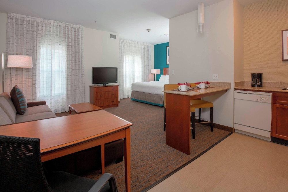 Suite, 1 Bedroom (Mobility/Hearing Accessible, Tub) photo 2