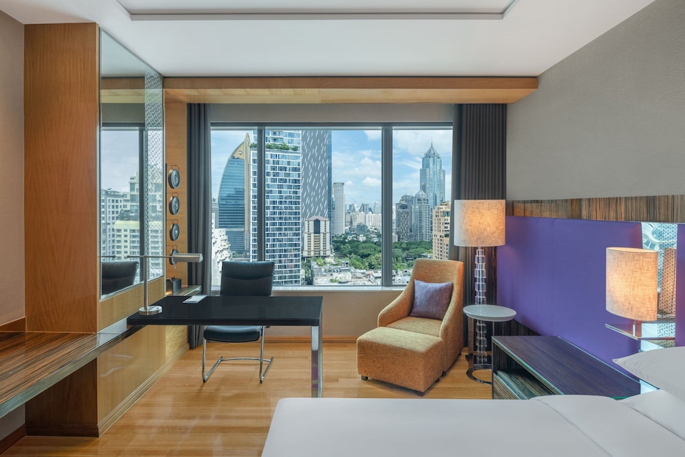 R Discovery Room, 1 King Bed, High Floor, Non Smoking