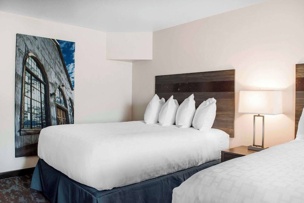 Standard Room, 2 Queen Beds, Non Smoking (Not Pet Friendly) - Photo 2