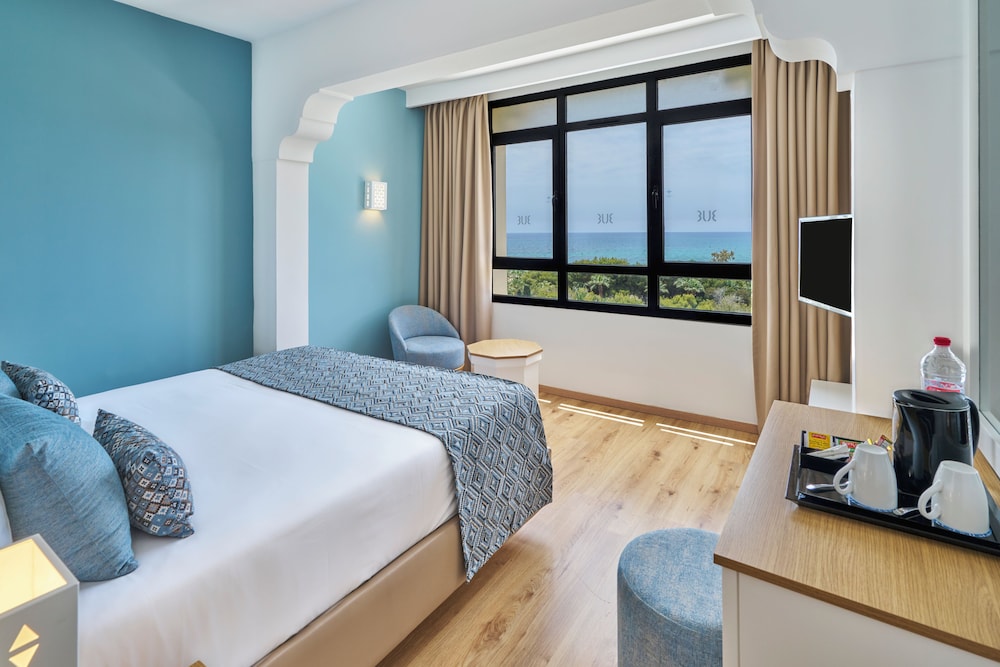 Economy Room, Garden View