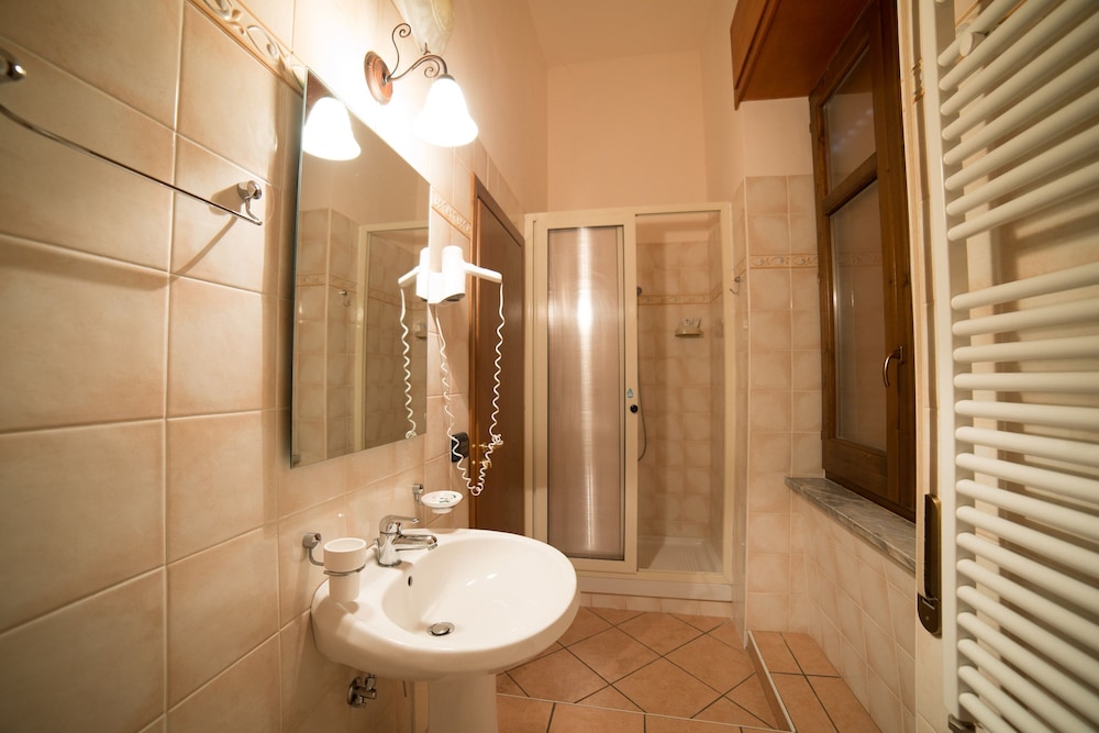 Standard Double Or Twin Room photo 3