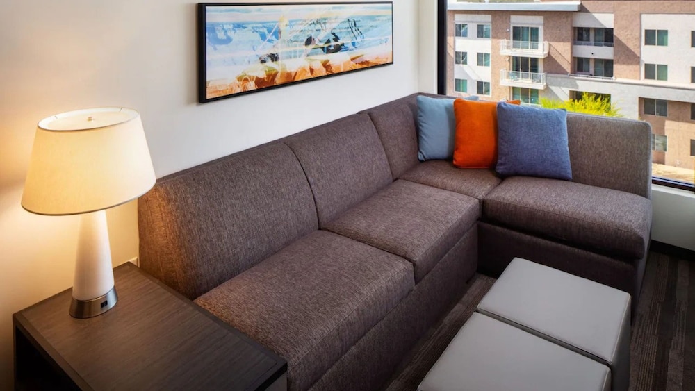 Standard Room, 1 King Bed with Sofa bed (High Floor) - Photo 2