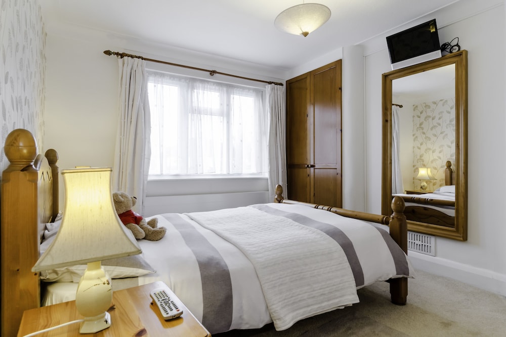 Double Room, Shared Bathroom, Garden View (Mustard)