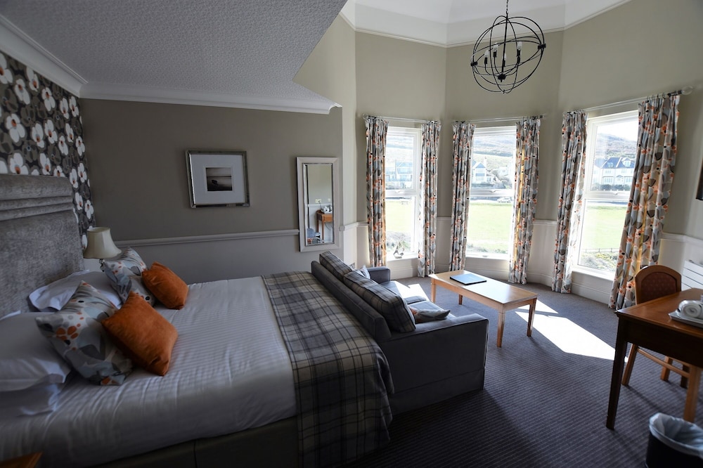 Deluxe Sea View Family Room photo 1