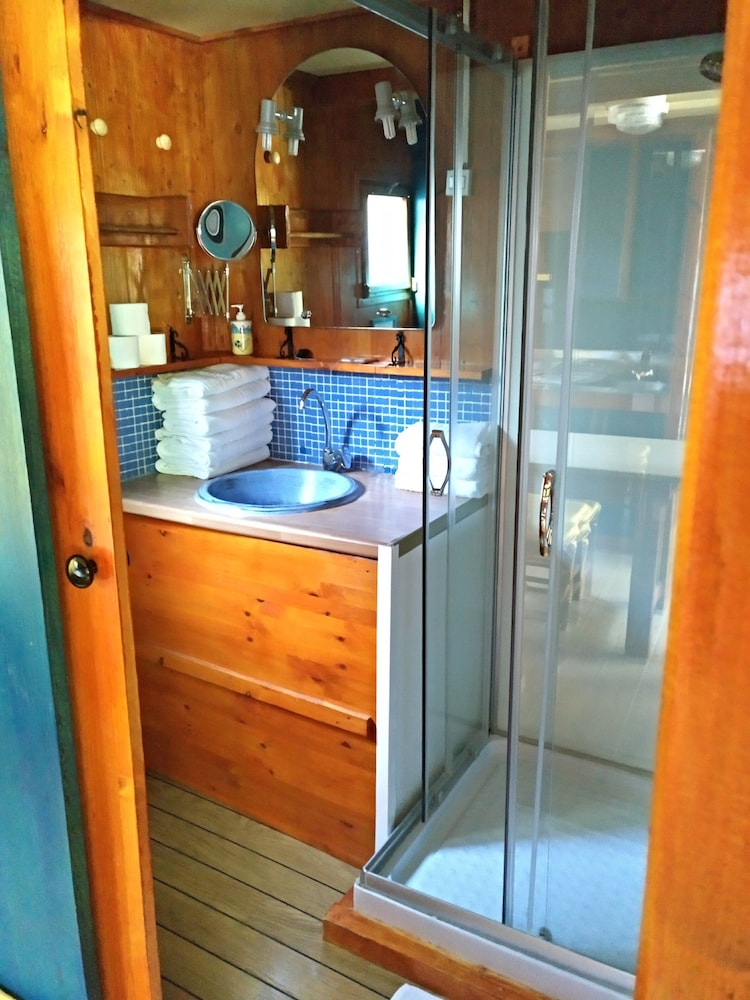 Bungalow, 2 Bedrooms (6 pax) photo 3