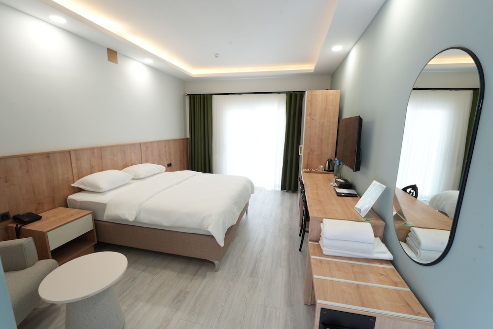 Standard Room, 1 Queen Bed, Courtyard View photo 1