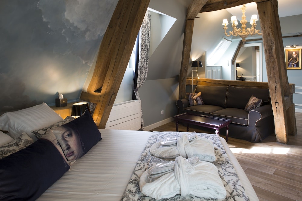 Family Room, 1 King Bed, Non Smoking (with Sofabed) - Photo 3