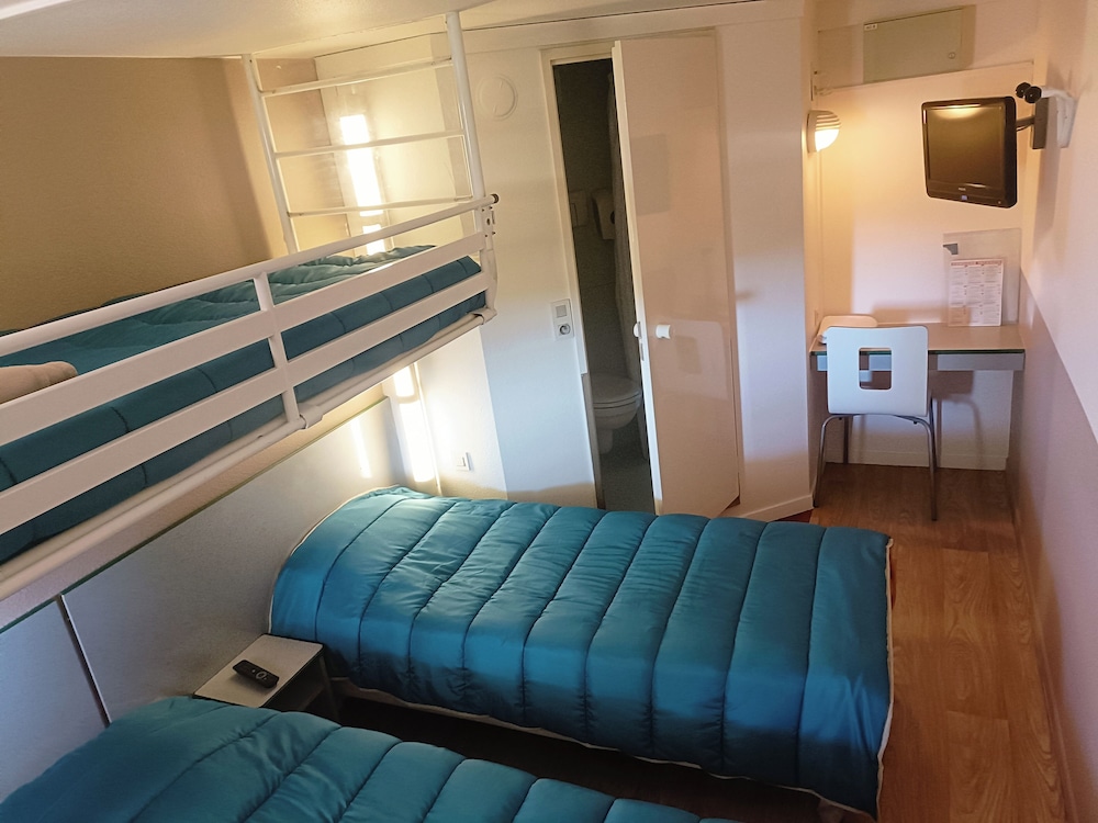 Economy Triple Room, 3 Twin Beds, Non Smoking photo 3