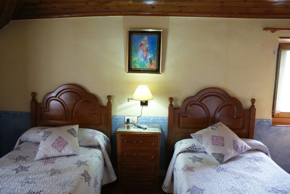 Double or Twin Room, Private Bathroom - Photo 4