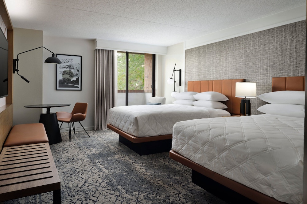 Room, 2 Queen Beds, Balcony - Photo 3