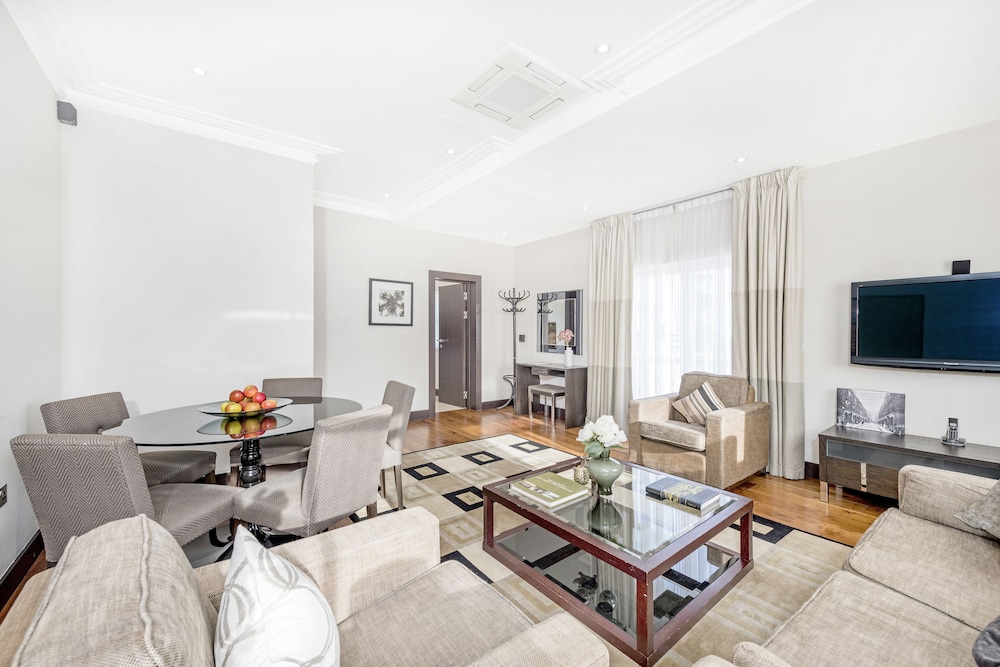 Executive Three Bedroom Apartment with Terrace photo 3