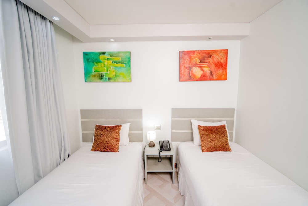Double Room, 2 Twin Beds, Private Bathroom photo 2