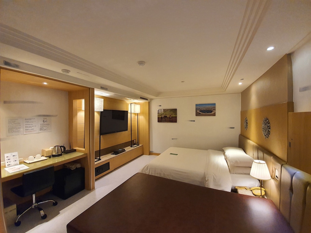 Superior Quadruple Room (Breakfast included), photo 6