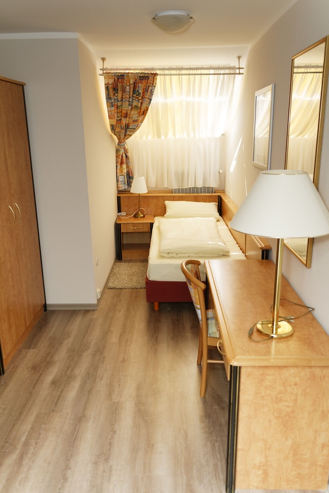 Economy Single Room, Shared Bathroom photo 1