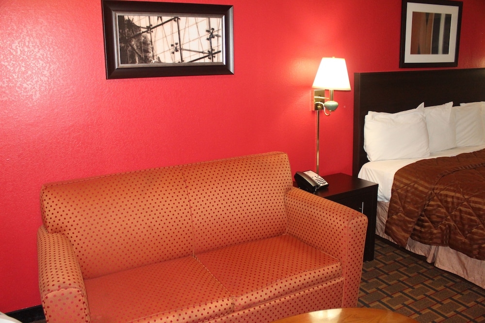 Room, 1 King Bed, Non Smoking - Photo 14